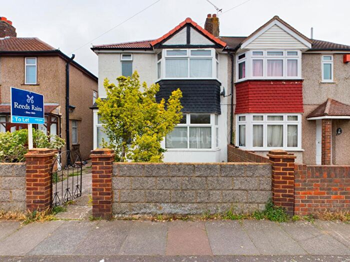 3 Bedroom Semi-Detached House To Rent In Marina Drive, Dartford, DA1