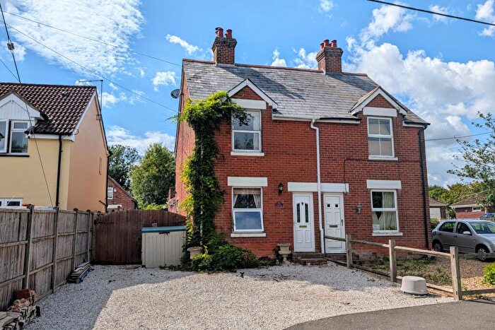 3 Bedroom Semi-Detached House For Sale In Trampers Lane, Fareham, PO17