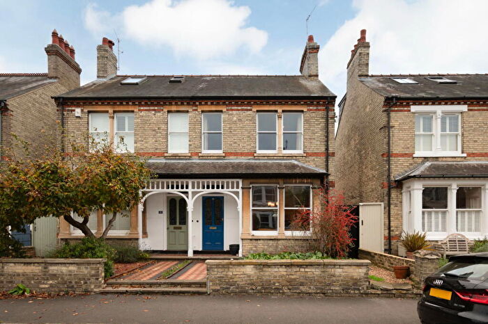 3 Bedroom Semi Detached House For Sale In Pretoria Road, Cambridge, CB4