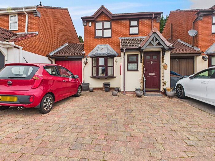 3 Bedroom Link Detached House For Sale In Galton Close, Erdington, Birmingham, B24