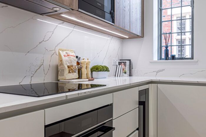 2 Bedroom Flat For Sale In Glenburnie Road, London, SW17