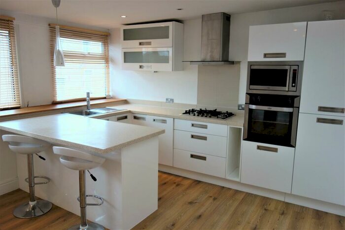 1 Bedroom Flat To Rent In Maughan Terrace, Penarth, CF64