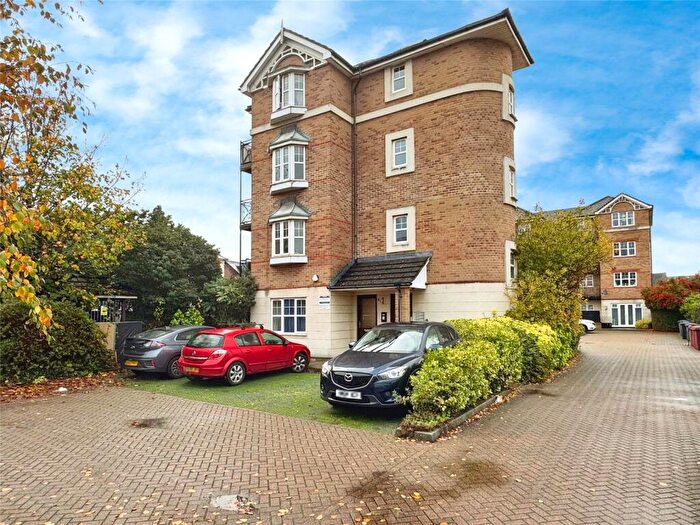 2 Bedroom Apartment To Rent In Bishops Court, Bedford Road, Reading, Berkshire, RG1