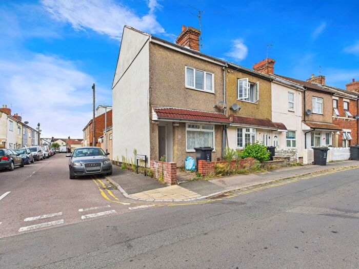 2 Bedroom End Of Terrace House To Rent In Jennings Street, SN2