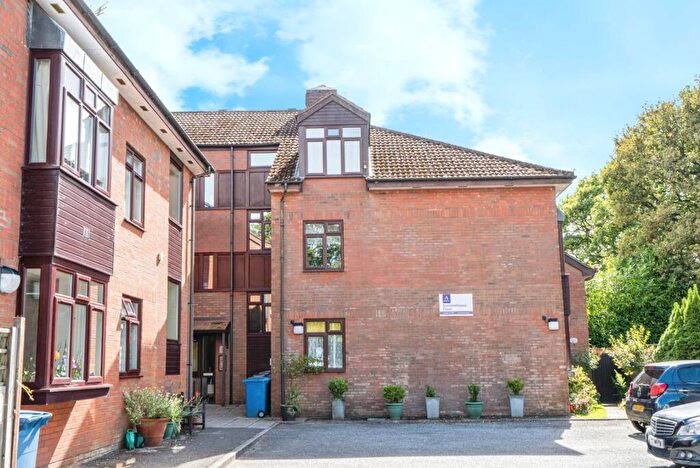 1 Bedroom Flat For Sale In Headley Road, Grayshott, Hindhead, Hampshire, GU26