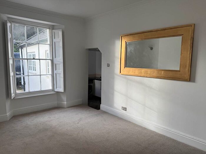 2 Bedroom Flat To Rent In Redvers Court, - Bystock Terrace, Exeter, EX4