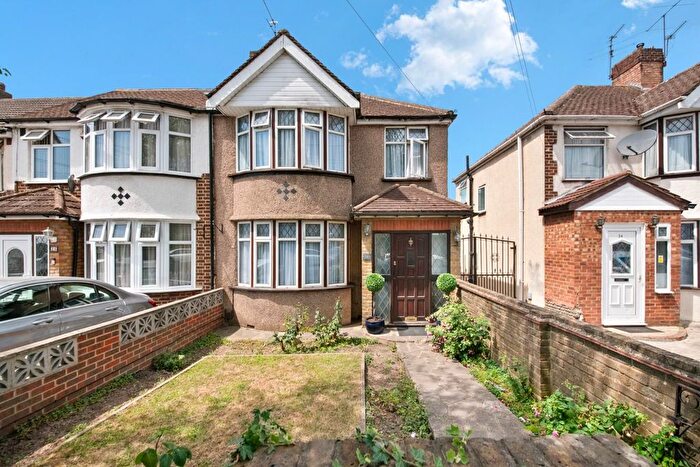 3 Bedroom Property For Sale In Carnarvon Drive, Hayes, UB3