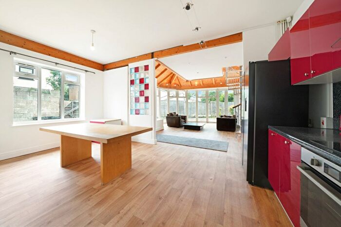 2 Bedroom Detached House To Rent In Sydenham Road, Croydon, CR0
