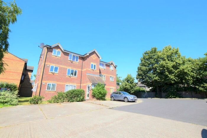 1 Bedroom Flat To Rent In Greenslade Road, Barking, IG11