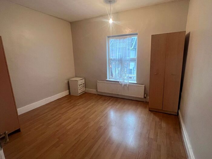 1 Bedroom Flat To Rent In Oak Road, Luton, LU4