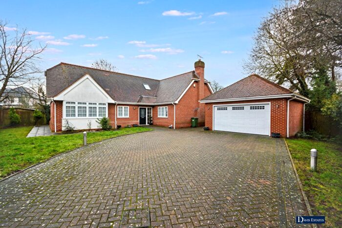 5 Bedroom Detached House For Sale In Tall Pines Close, Emerson Park, Hornchurch, RM11