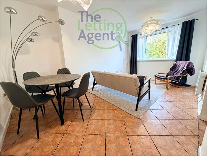 2 Bedroom Apartment To Rent In Imogen Court, Regents Park, Salford, Manchester, M5