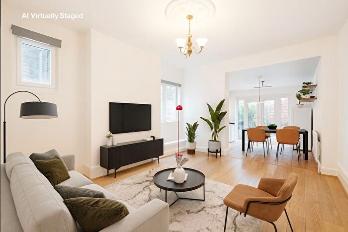 2 Bedroom Flat For Sale In Mount Ephraim Road, Streatham, London, SW16