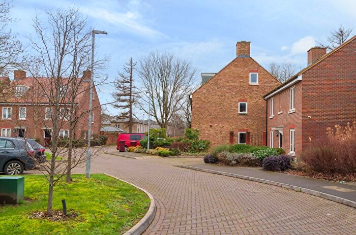 1 Bedroom Flat For Sale In King William Close, Chichester, PO19