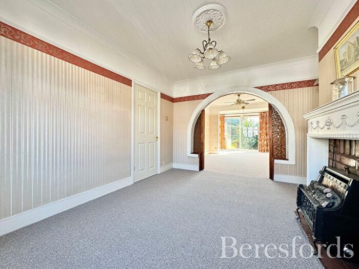 2 Bedroom Bungalow For Sale In Norman Road, Hornchurch, RM11