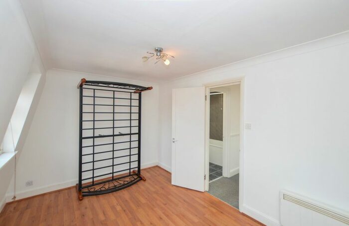2 Bedroom Maisonette To Rent In Camberwell New Road, London, SE5