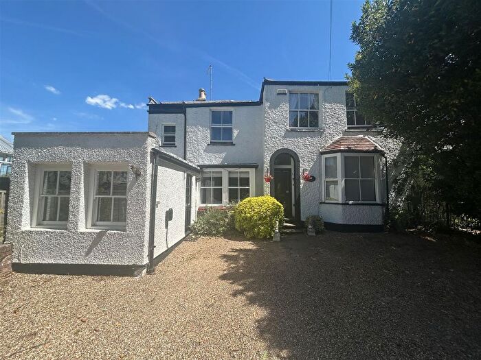 5 Bedroom Semi-Detached House For Sale In Little Bushey Lane, Bushey, WD23