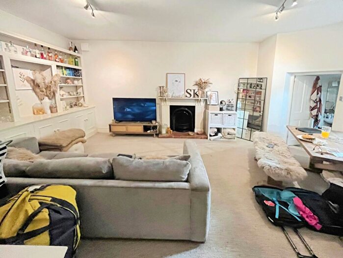 1 Bedroom Flat To Rent In Altenburg Gardens, Clapham, London, SW11