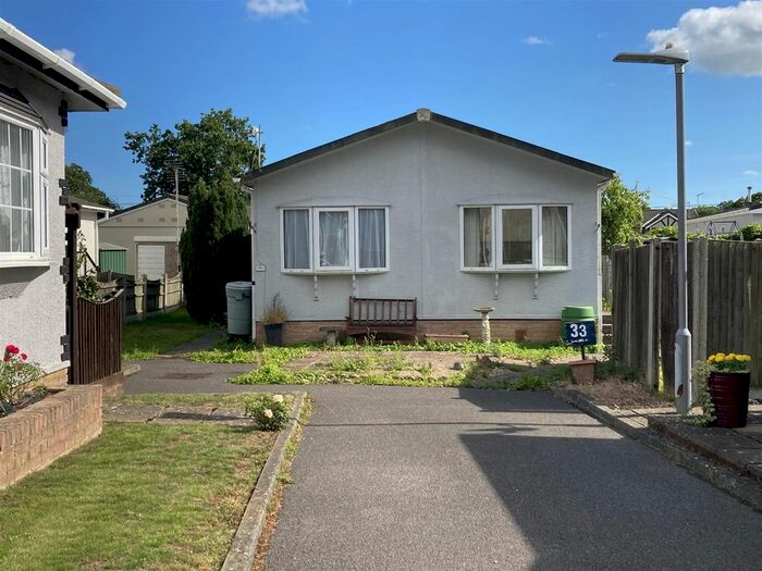 2 Bedroom Mobile/park Home For Sale In Shenley Park, Bletchenden Road, Headcorn, TN27