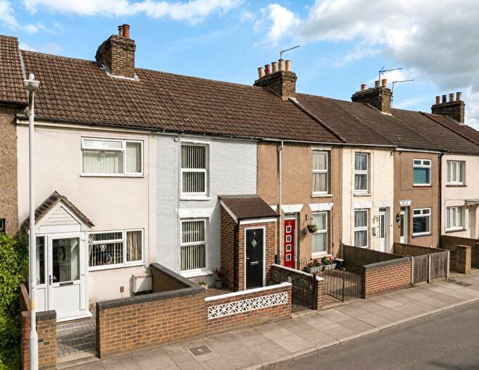 3 Bedroom Terraced House For Sale In Goodnestone Road, Sittingbourne, Kent, ME10