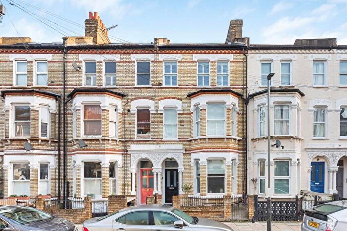 3 Bedroom Flat For Sale In Sangora Road, Clapham Junction, SW11