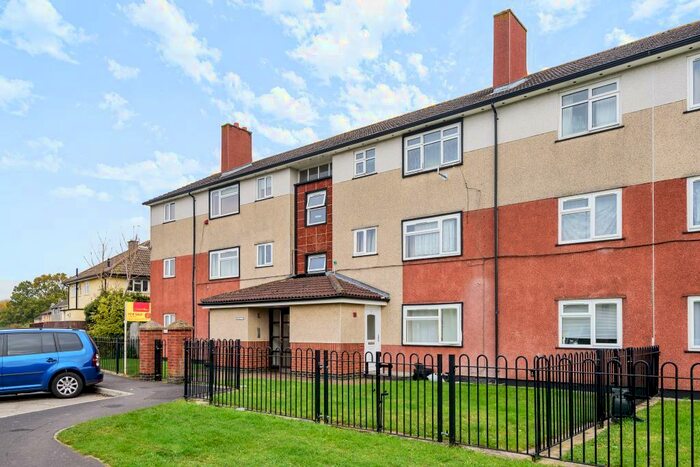 2 Bedroom Flat To Rent In Staverton Way, Swindon, SN2