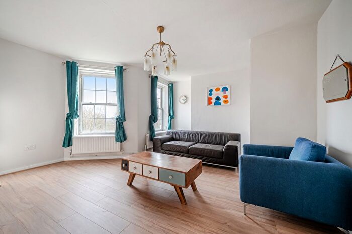 3 Bedroom Flat To Rent In Hazellville Road, London, N19