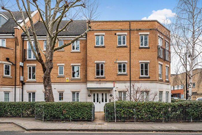 2 Bedroom Flat To Rent In Blakes Road Peckham, SE15