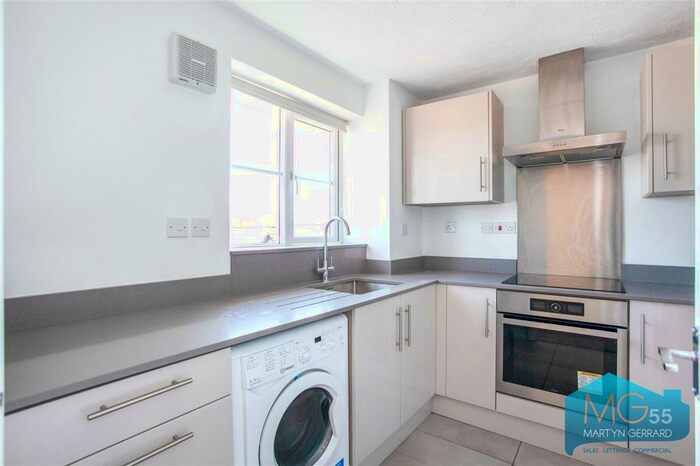 Apartment To Rent In Brendon Grove, East Finchley, N2
