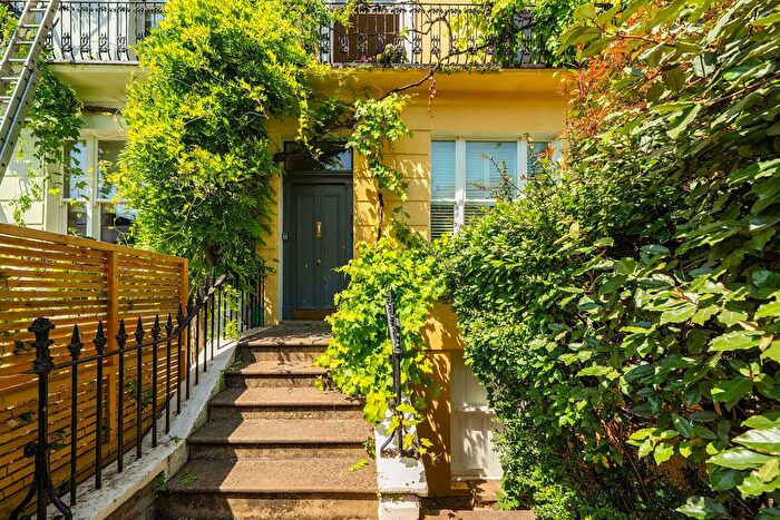 2 Bedroom Flat For Sale In Westbourne Grove, London, W11