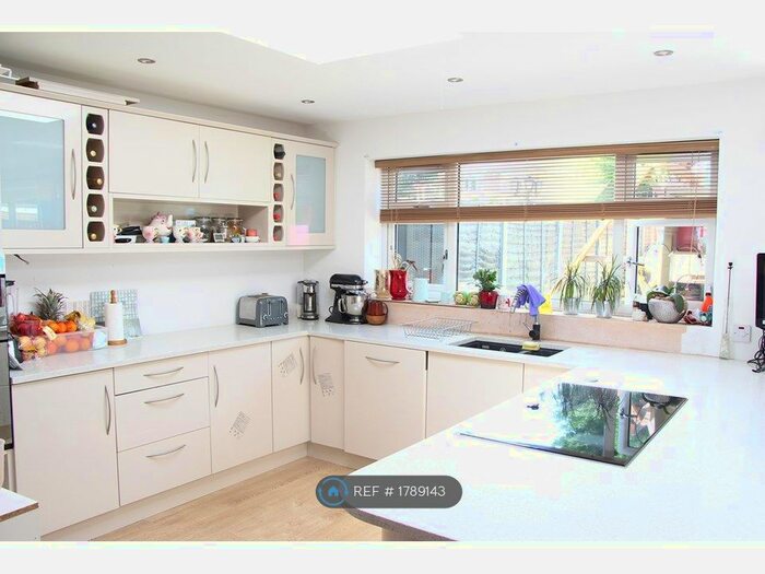 5 Bedroom Semi-Detached House To Rent In Off Whitby Road, Ruislip, HA4