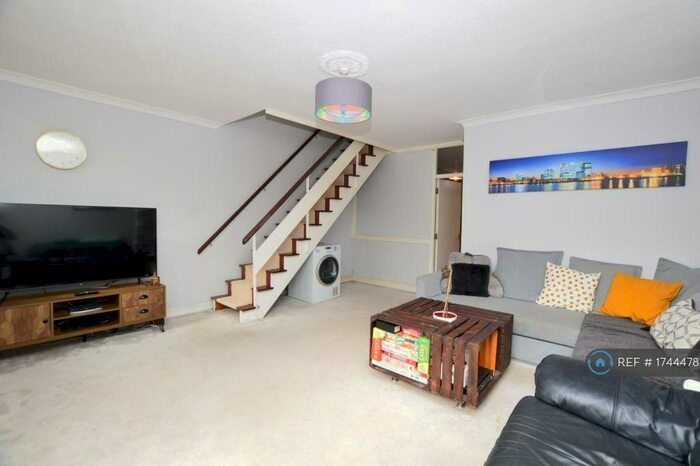 3 Bedroom Terraced House To Rent In Birch Close, London, SE15