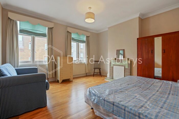 Terraced House To Rent In Chapel Market, Angel, London, N1