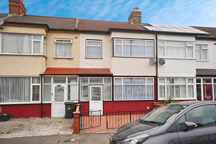 3 Bedroom House To Rent In Mortlake Road Ilford, IG1