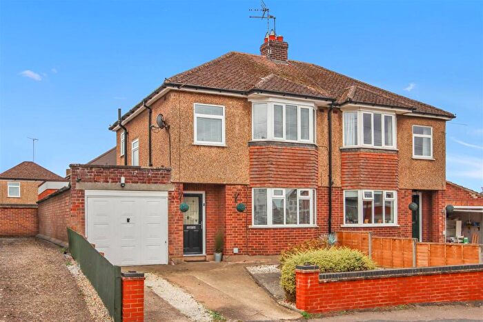 3 Bedroom Semi-Detached House For Sale In York Road, Higham Ferrers, NN10