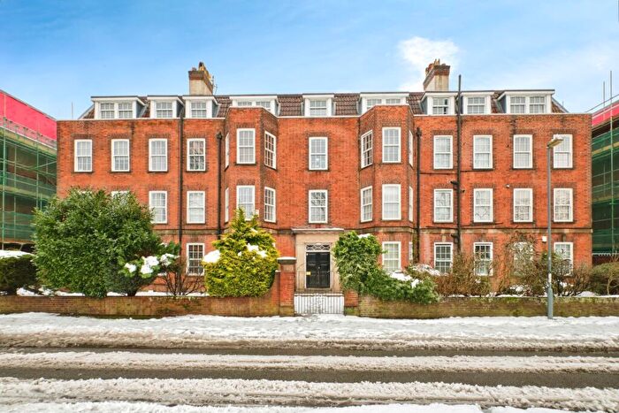 4 Bedroom Flat For Sale In Stirling Court, Stirling Road, Birmingham, West Midlands, B16