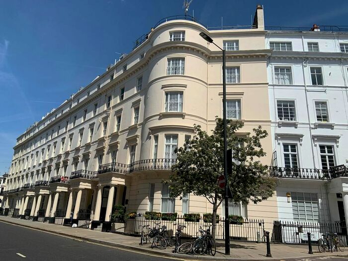 1 Bedroom Flat To Rent In Gloucester Terrace, Paddington / Lancaster Gate, W2