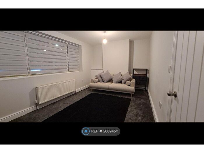 1 Bedroom Flat To Rent In High Street, West Wickham, BR4