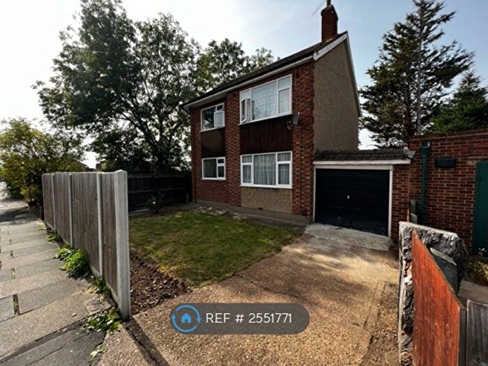 2 Bedroom Flat To Rent In Newbury Park, Ilford, IG2