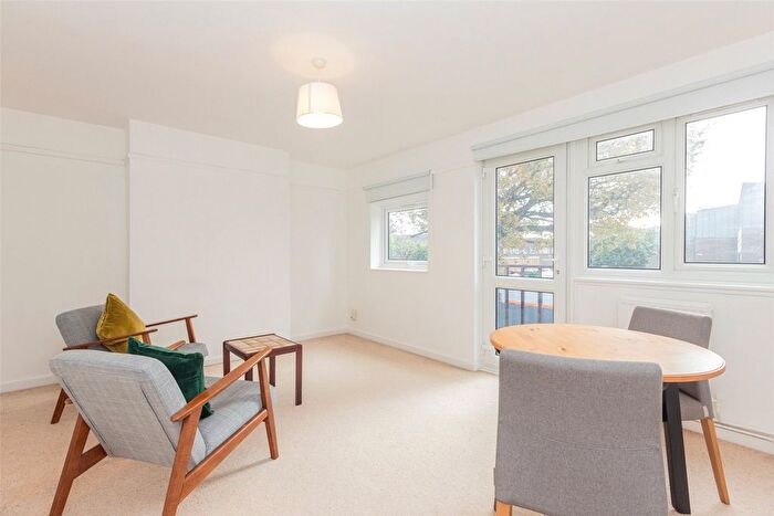 2 Bedroom Flat For Sale In Great North Road, East Finchley, N2