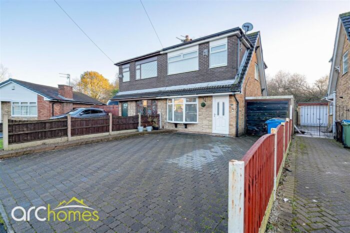 3 Bedroom Semi Detached House For Sale In Aylesbury Crescent, Hindley Green, Wigan, WN2