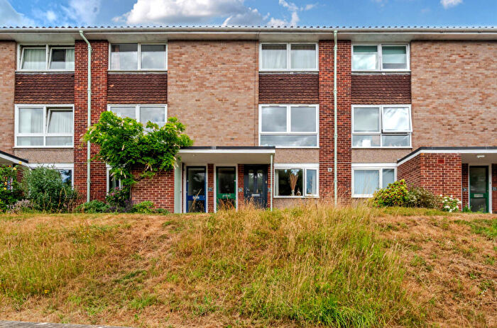 2 Bedroom Apartment For Sale In Dove House Close, Wolvercote, North Oxford, OX2
