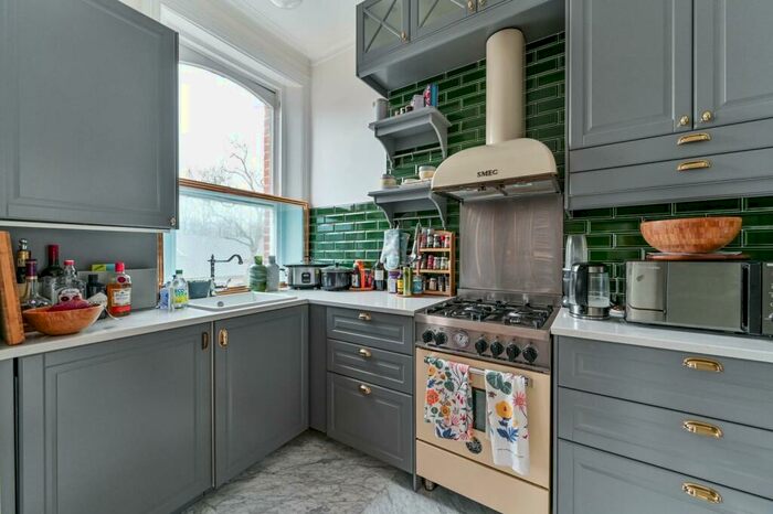 2 Bedroom Flat For Sale In Farquhar Road, Crystal Palace, London, SE19