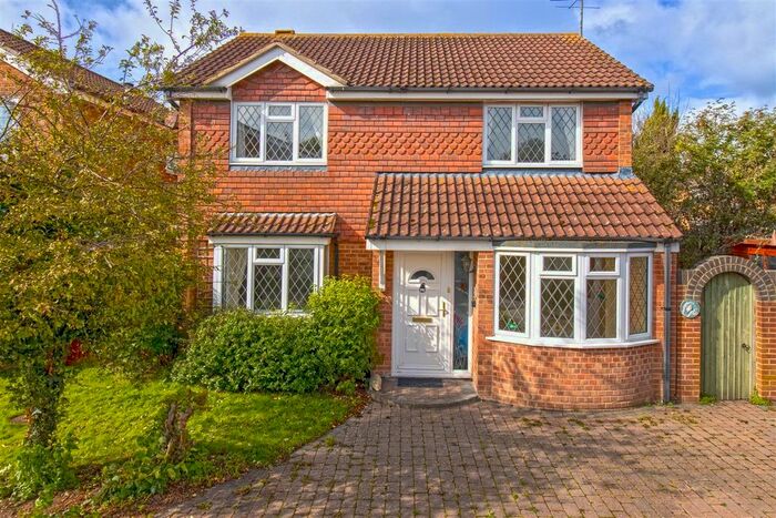 4 Bedroom Property To Rent In Kingfisher Close, Worthing, BN13