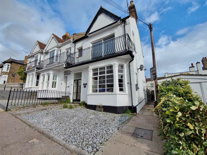 1 Bedroom Flat To Rent In Victoria Road, Leigh-On-Sea, SS9