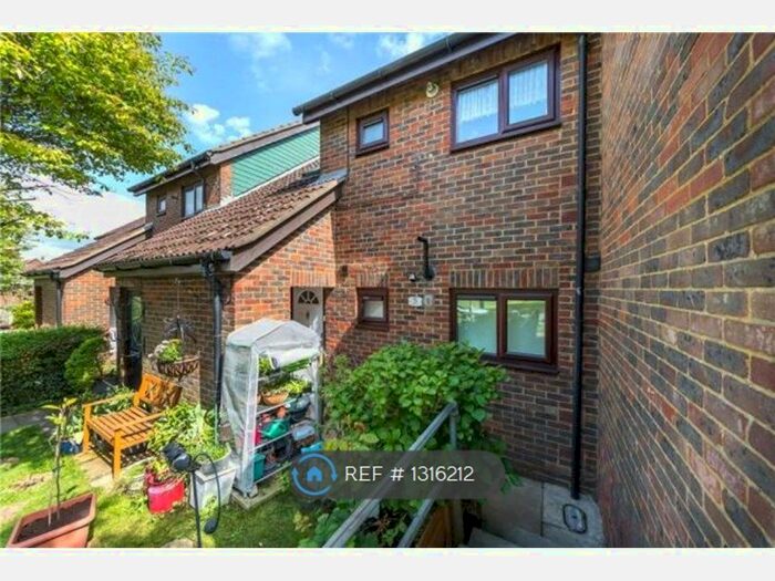 2 Bedroom Flat To Rent In The Terrace, Redbourn, St. Albans AL3