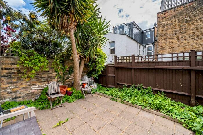 1 Bedroom Flat To Rent In Cathles Road, Balham, London, SW12