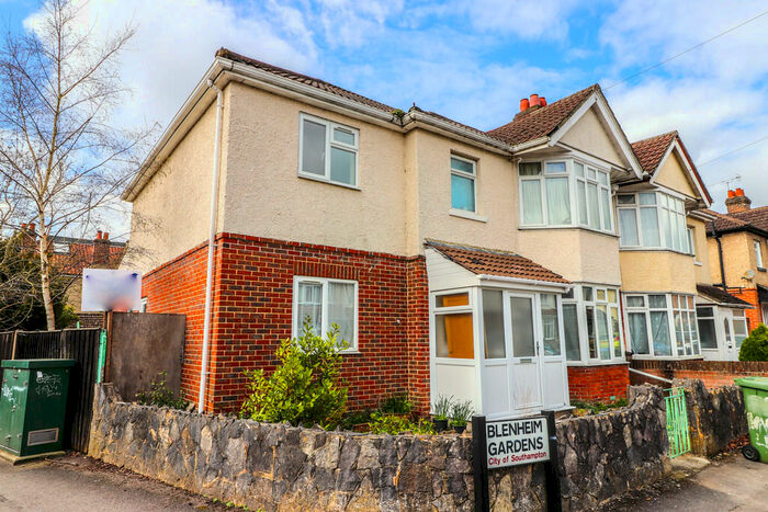 6 Bedroom Semi-Detached House To Rent In Blenheim Gardens, Southampton, SO17