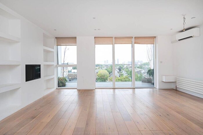 2 Bedroom Flat For Sale In Daley Street, Homerton, London, E9