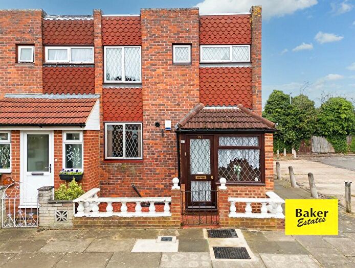 3 Bedroom End Of Terrace House For Sale In Covert Road, Hainault, London, IG6